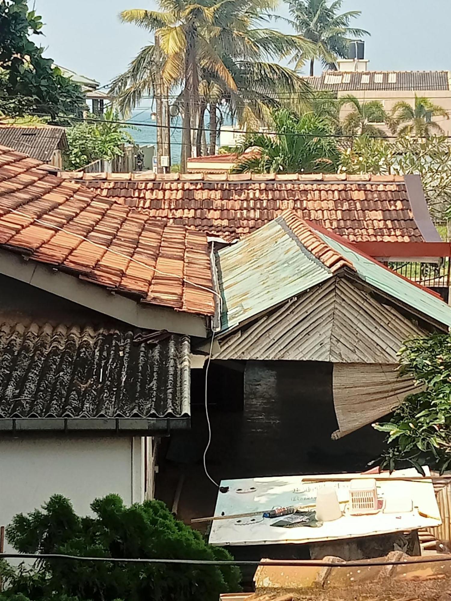 Oviniru Beach Hotel Negombo Exterior photo